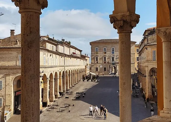 Casa Vacanze Nel Centro Storico Di Fermo Happy Song